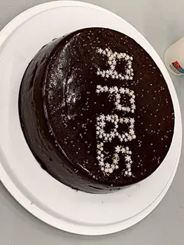 Le gâteau partagé avec les exposants - Merci à Julie de nous avoir gâtés